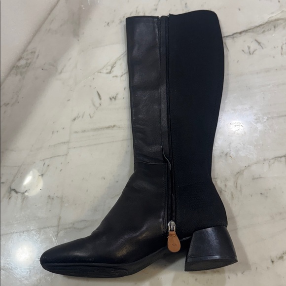 Super cute Black Knee-High Leather Boots - Picture 2 of 16